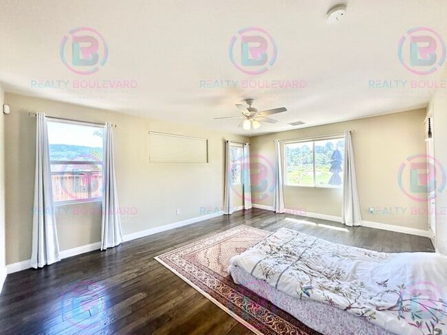 Building Photo - 3 Bedroom 2.5 Bathroom Home in Somersett with Resort Style Living and gold course views
