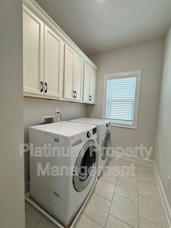 Building Photo - 705 Fieldcrest Park Ln