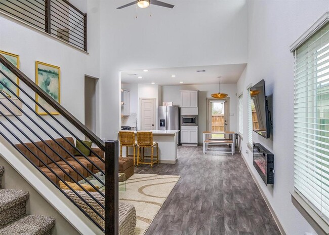 Building Photo - 12832 Barnsbury Ln