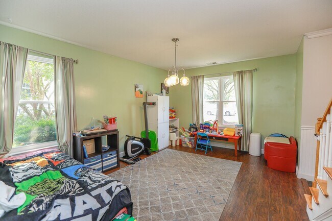 Building Photo - Modern Comfort in a Peaceful Setting – 4BR...