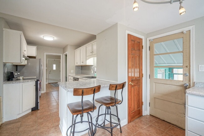 Building Photo - 1005 Chevy Chase Ln