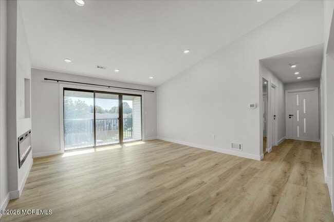 Building Photo - 341 Danbury Ln