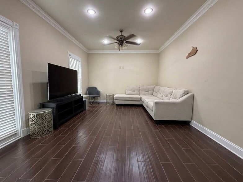 Building Photo - 110 Renee Ln