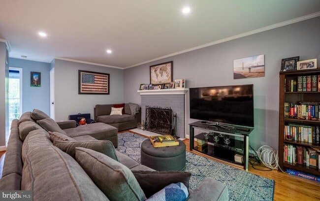 Building Photo - 2235 Abbotsford Dr