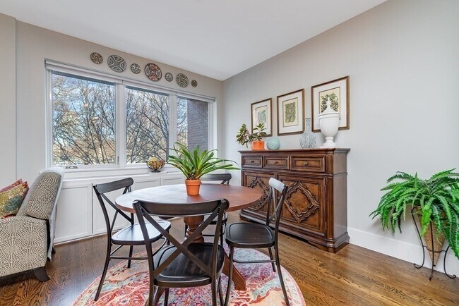 Building Photo - 10 St George St