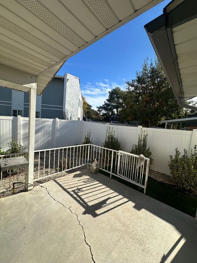 Building Photo - Tranquil & delightful 3-bedroom, 2-bathroom home that offers both comfort and convenience with it...