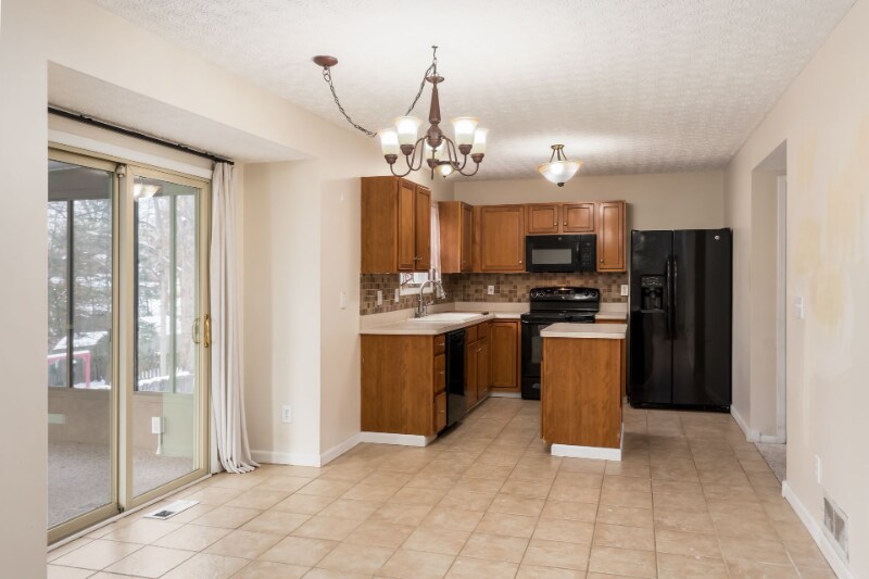 Building Photo - 8651 Olenbrook Dr