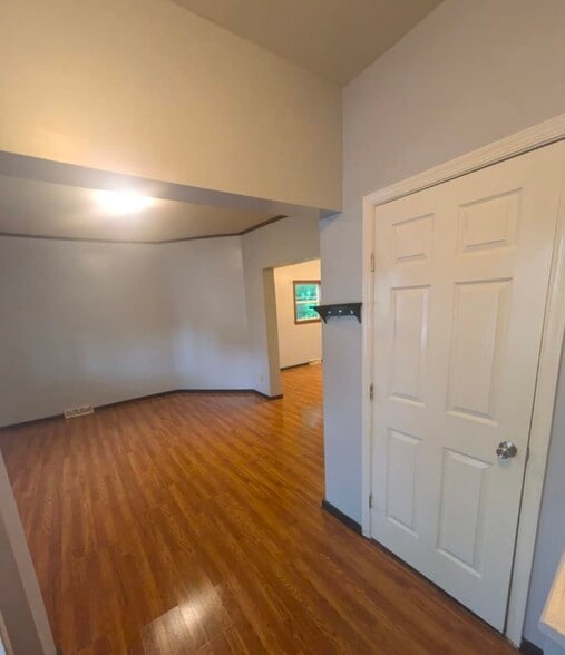 Building Photo - 115 N Ray St