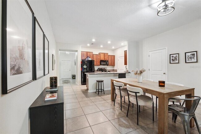 Building Photo - 10687 Lake Montauk Dr