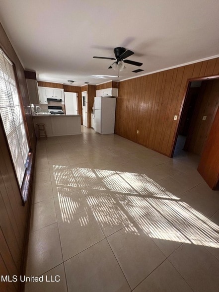 Building Photo - 25 Robbie St