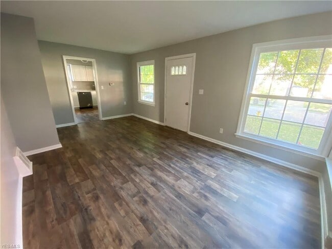 Building Photo - 1181 Hilltop Dr