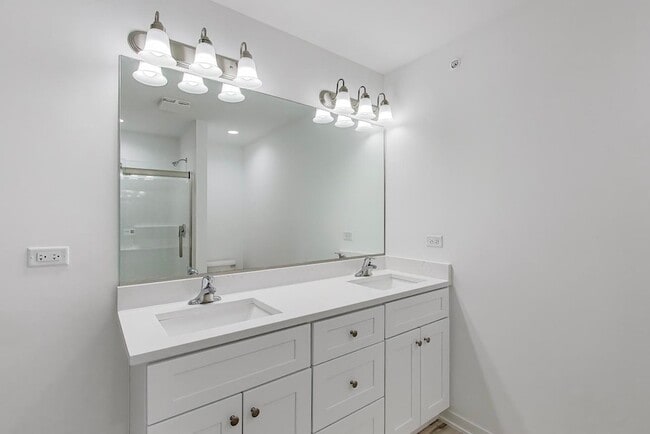 Building Photo - 1234 Gillespie Ln