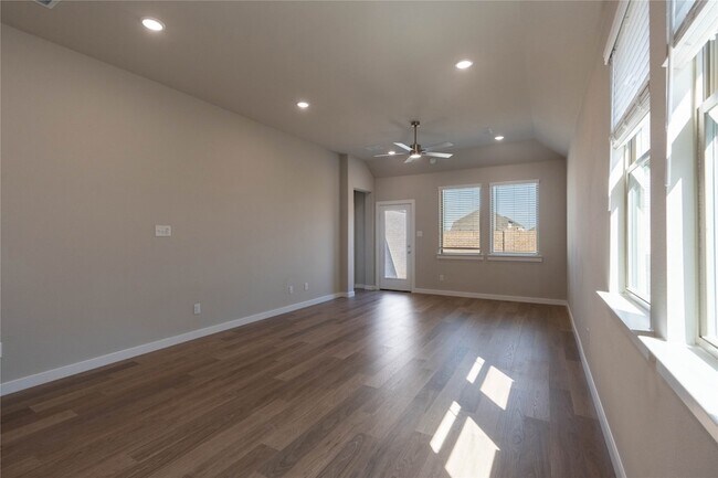 Building Photo - 712 Melody Hl Dr