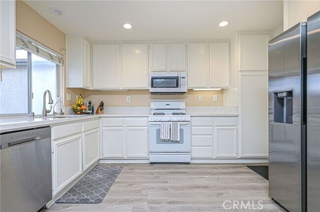 Building Photo - 14015 Visions Dr