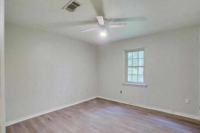 Building Photo - 757 Sandy Ln