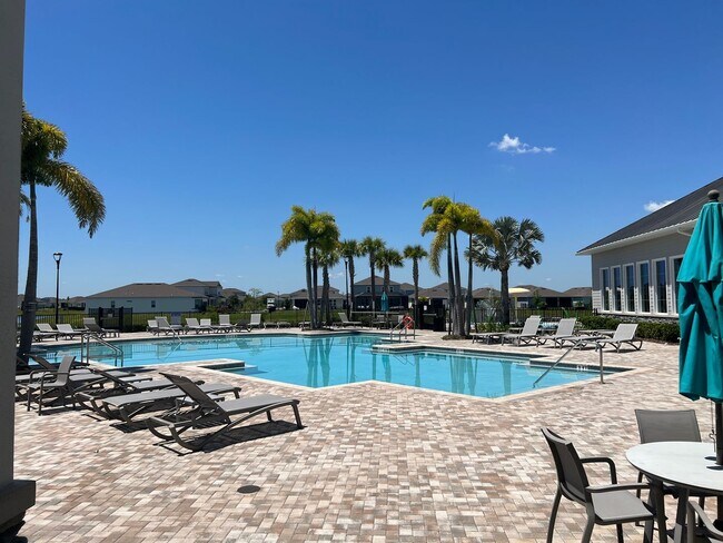 Building Photo - Isles of Lake Nona!! 3 Bedroom 2.5 Bathroo...