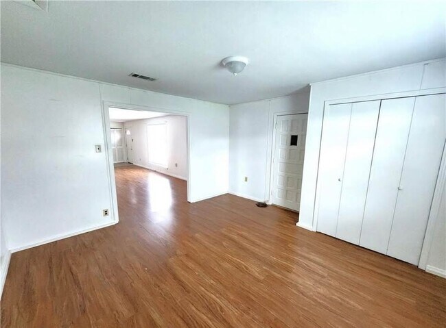 Building Photo - 734 Bellanger St