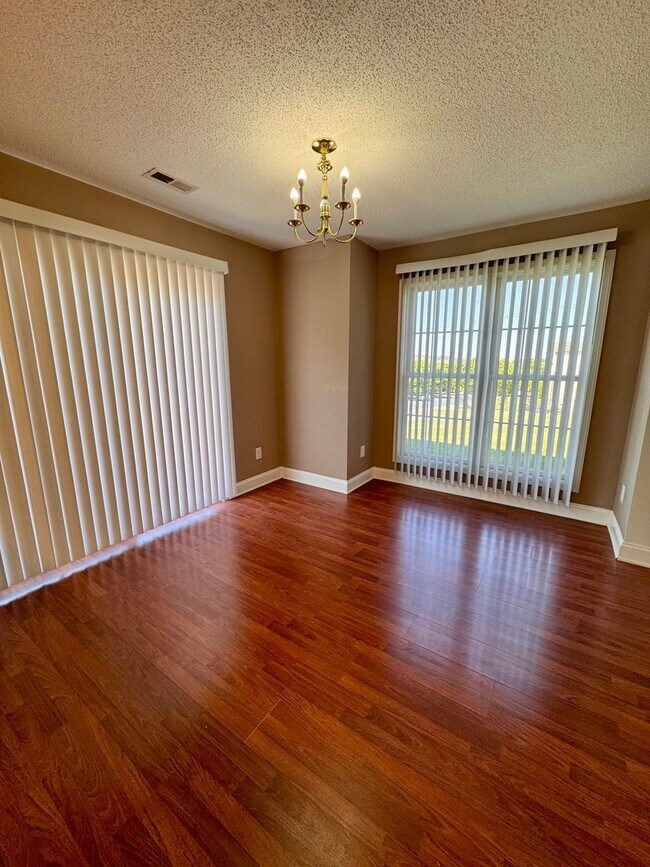 Building Photo - Townhouse for Rent in Liberty Square