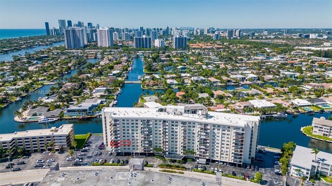 Building Photo - 401 Golden Isles Dr