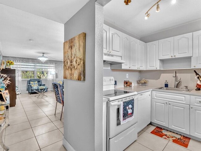 Building Photo - 2050 NW 89th Ave