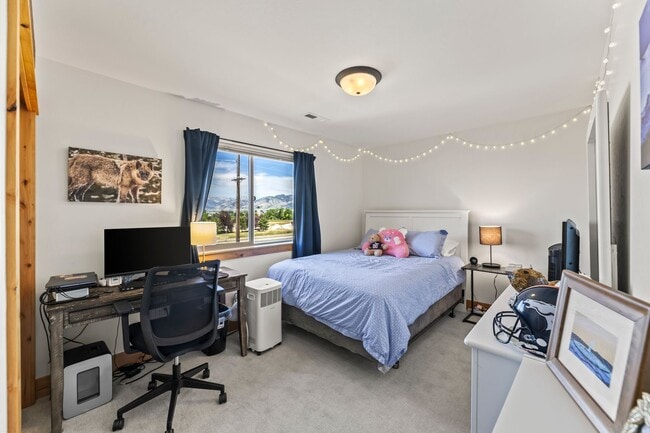 Building Photo - High End 3 Bed 2.5 Bath Home In Bozeman! N...