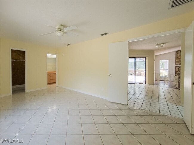 Building Photo - 565 N Idle Terrace