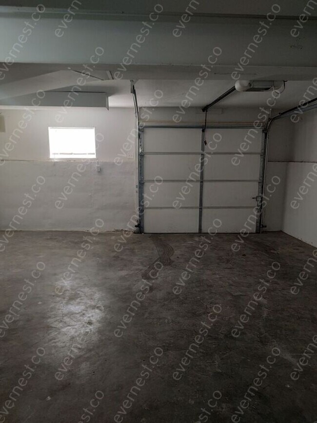 Building Photo - Charming 3-Bedroom Home with Fenced Yard a...