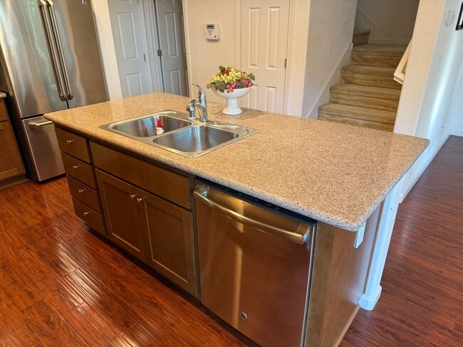 Building Photo - MODERN NEWER 3 BEDROOM 2 STORY FAIRFIELD *...