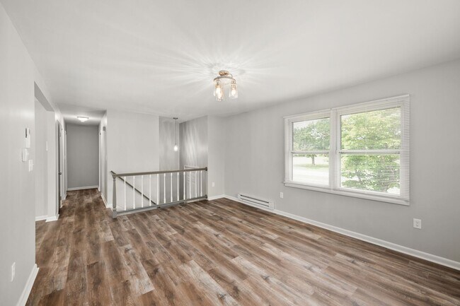 Building Photo - Completely Renovated - Roomy Bi-Level 4 be...