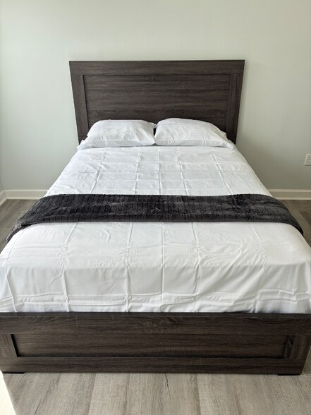 Primary Photo - 820 N Lakewood Ave