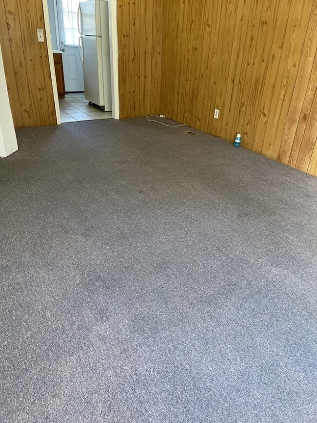 Building Photo - 2 Bedroom 1 Bathroom