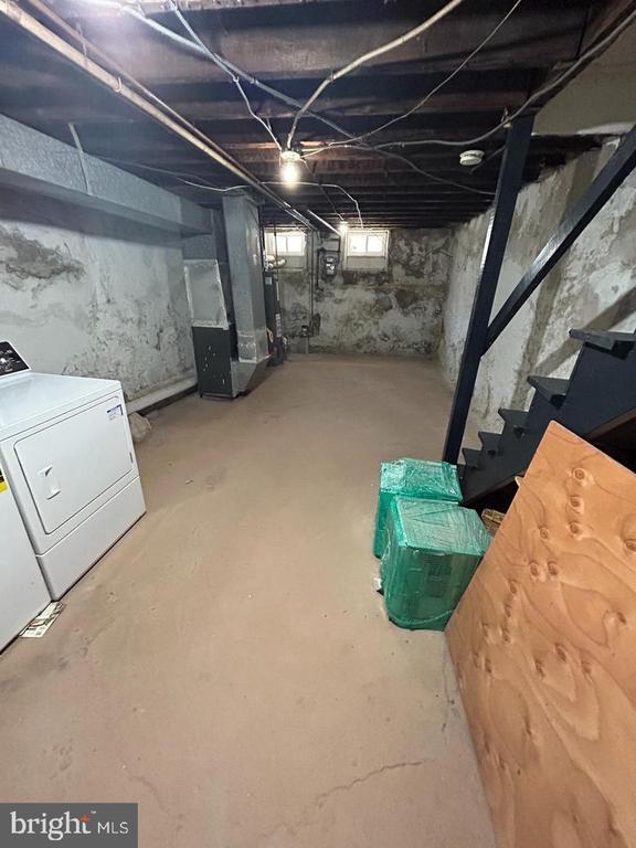 Building Photo - 2637 Latona St