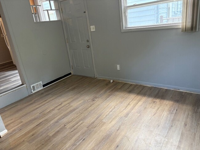 Building Photo - Cozy 2 Bedroom, 1 bath in Warren