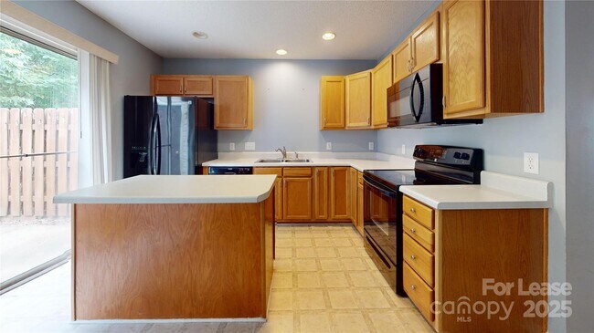 Building Photo - 1777 Forest Side Ln