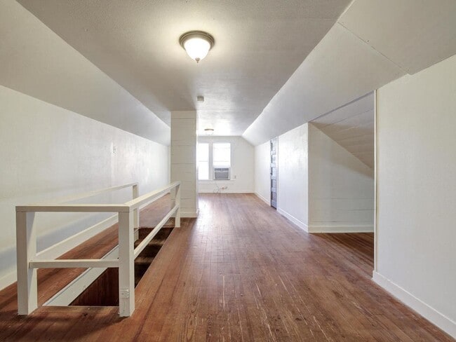 Building Photo - 6bed/3bath House in West Campus