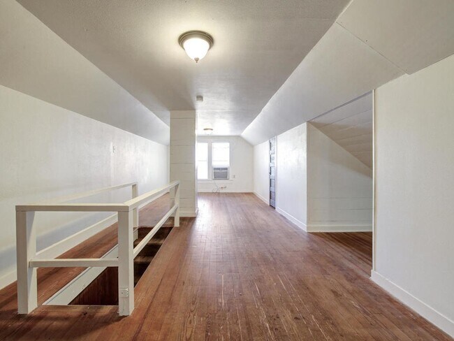 Building Photo - 903 Shoal Cliff Ct