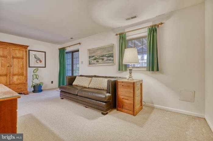 Building Photo - 68 Tudor Ct