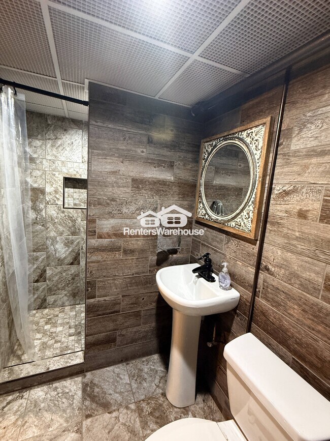 Building Photo - 840 Park Ave