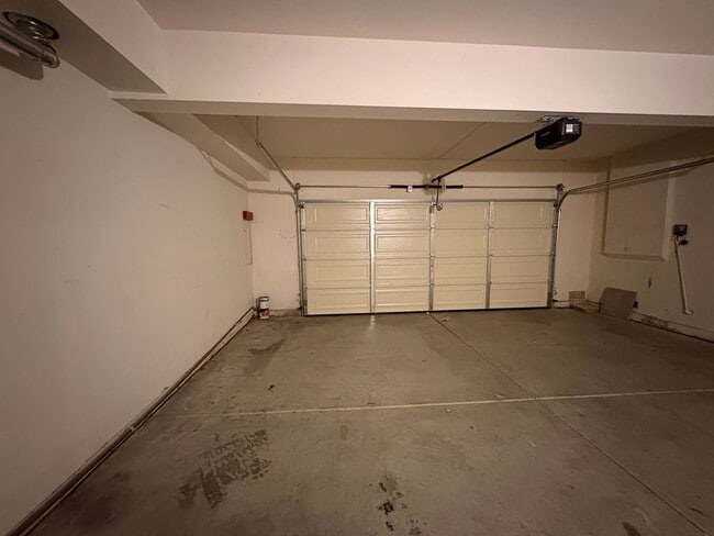Building Photo - 4 Bed, 2.5 Bath in Riverside!