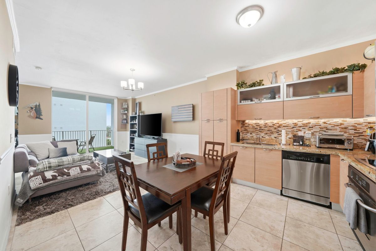 Building Photo - 3180 SW 22nd Terrace