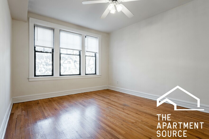 Building Photo - 1955 W Winnemac Ave