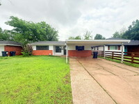 Building Photo - 4-Bedroom Home in NW OKC – Section 8 Welcome!