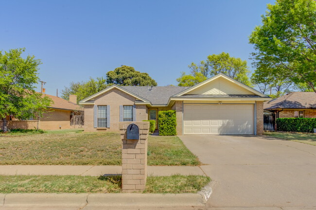 Primary Photo - Cozy, Freshly Updated 3-bedroom 2-bathroom...