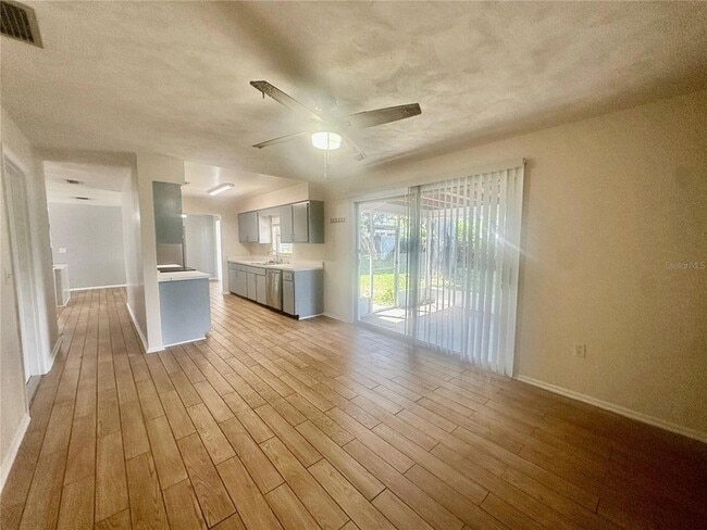 Building Photo - 141 Poe Dr