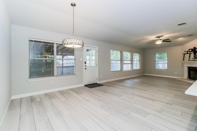 Building Photo - 9604 Kangaroo Ln