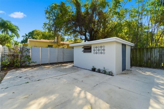 Building Photo - 570 NW 49th St