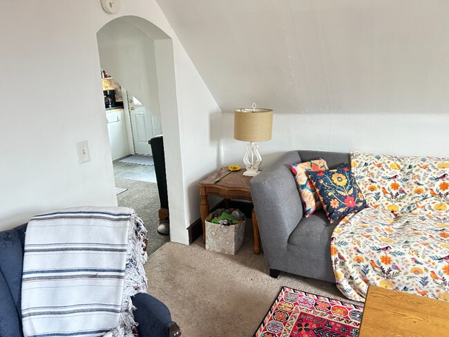 Building Photo - 103 Erie St SE