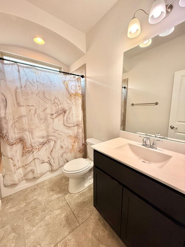 Building Photo - Beautiful 4 Bed 2 Bath in Mustang Schools