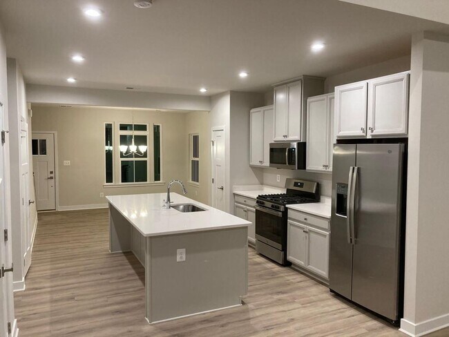 Building Photo - 2020 Rivers Dr