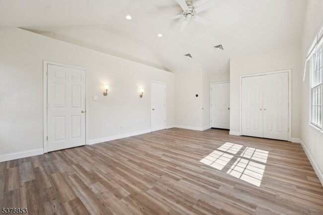 Building Photo - 470 Rifle Camp Rd